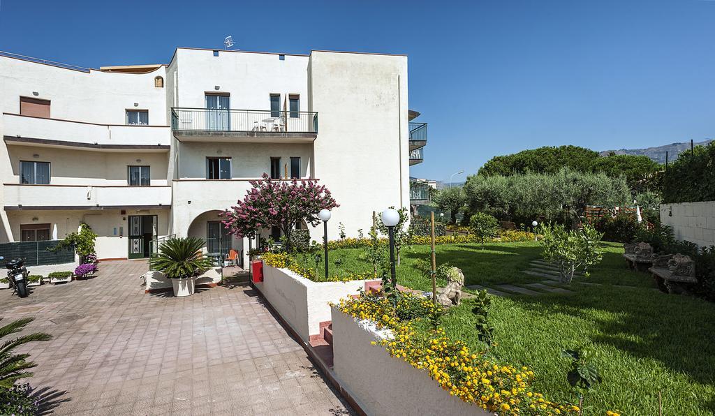 Villa Collina Giardini Naxos Exterior foto